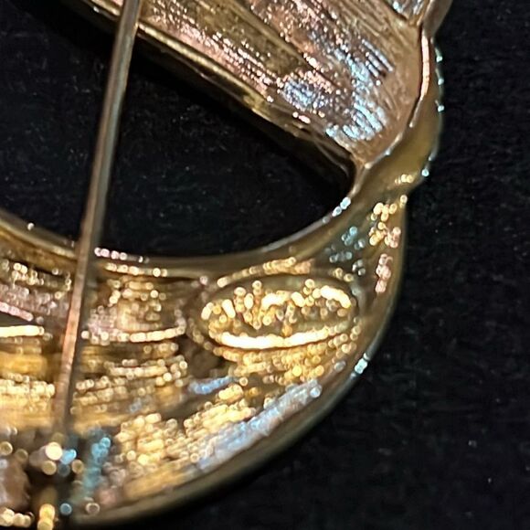 Gold tone Napier Freeform Brooch. WA199 - Picture 3 of 3